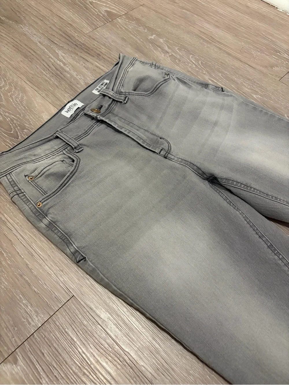 Kensie “The Ultimate Skinny” Gray Wash Skinny Jeans – Excellent Condition 4/27 - Picture 3 of 5